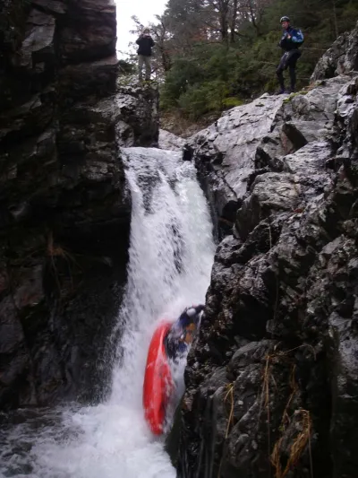 juste avant la double chute que l'on voie de la route ( même pas mal!)